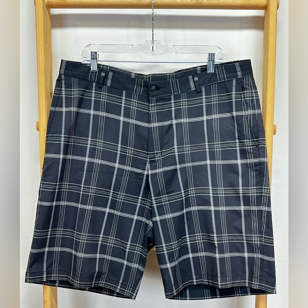 SLAZENGER Men's Black and White plaid flat front golf shorts size 38